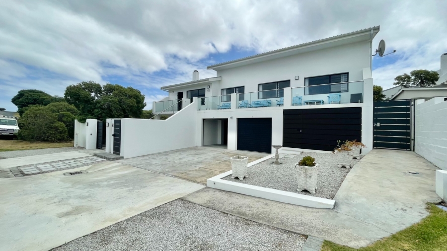 5 Bedroom Property for Sale in Gansbaai Central Western Cape